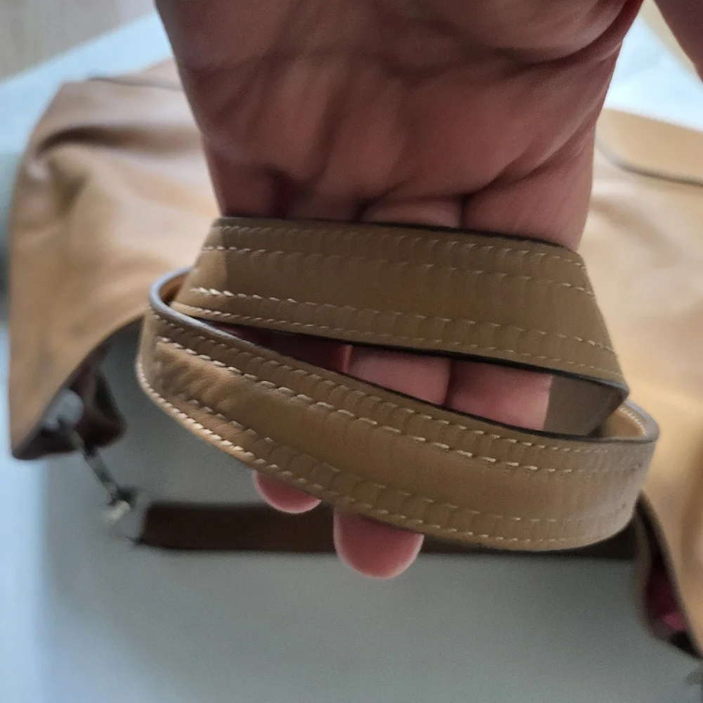 Coach Hadley Duffle Bag . - Picture 11 of 16